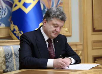 Порошенко подписал закон о бессрочном моратории на выплату "евробондов" по кредиту РФ