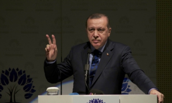 Эрдоган подал в суд на главу немецкого издательского дома за поддержку высмеявшего его комика
