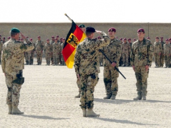 ФРГ объявила о первом с момента объединения страны повышении численности армии