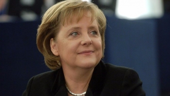 К офису Меркель подкинули свиную голову