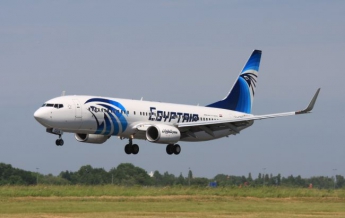 Авария самолета EgyptAir скорее теракт, чем неисправность, - министр авиации Египта