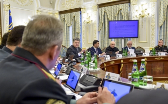 Порошенко выступил за выравнивание зарплат пограничников и военнослужащих ВСУ