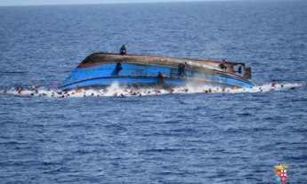 У берегов Ливии перевернулась лодка с мигрантами, есть погибшие