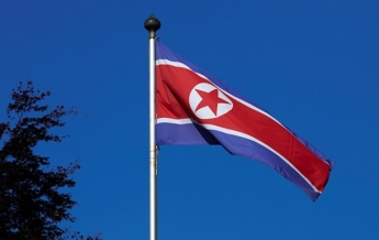 Южная Корея открыла предупредительный огонь по судну КДНР