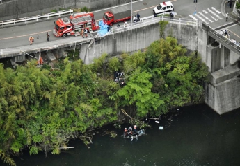 В Японии автобус с 23 пассажирами упал в водохранилище, есть жертвы
