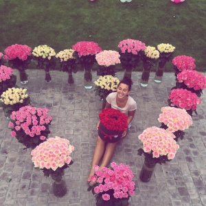 Динамовец Евгений Хачериди забросал жену тысячами роз (фото)
