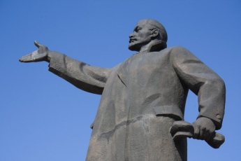 В оккупированной боевиками Макеевке повалили памятник Ленину, - источник