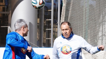 Министр иностранных дел России Лавров повредил руку во время игры в футбол