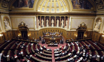 Сенат Франции принял резолюцию о смягчении санкций с РФ