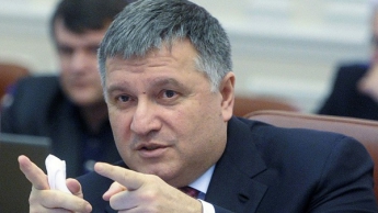 Аваков заявил, что уйдет в отставку, если на Донбассе будет создана "народная милиция"
