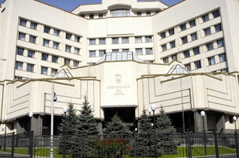 КСУ признал неконституционным ограничение пожизненного содержания судей