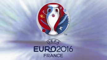 Евро-2016: В Лилле 300 болельщиков сыграли в мяч на привокзальной площади (видео)