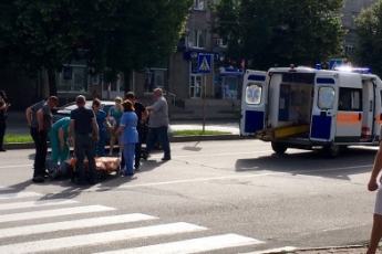 На пешеходном переходе центрального проспекта сбили мужчину (фото)