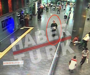 Турецкие власти заявляют, что теракт в аэропорту Стамбула устроили граждане России, Узбекистана и Киргизии