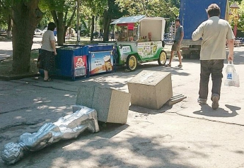 В Севастополе повалили памятник юному Ленину в детском парке (фото)