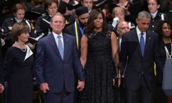 Экс-президент США Джордж Буш-мл. станцевал под гимн на похоронах погибших в Далласе полицейских (фото, видео)