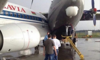 Непогода в Минске: В аэропорту столкнулись два самолета