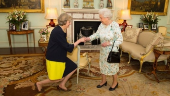 Королева Елизавета II назначила Терезу Мэй премьером Великобритании