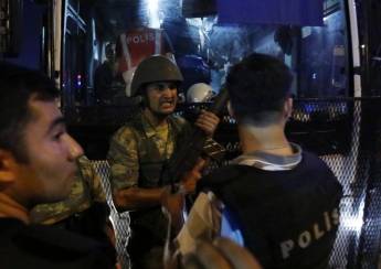 В Турции после попытки переворота отстранили почти 9 тыс. чиновников, среди них – 30 губернаторов