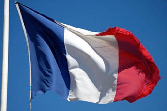 Сенат Франции поддержал продление ЧП на 6 месяцев