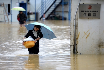В Китае из-за наводнения погибли уже 78 человек, более 90 человек пропали без вести