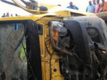 Семеро детей погибли во время столкновения школьного автобуса с поездом в Индии