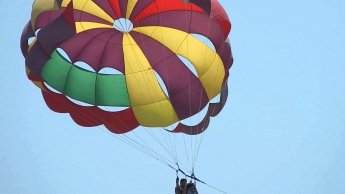 Девочка в Кирилловке покалечилась, катаясь на парашюте