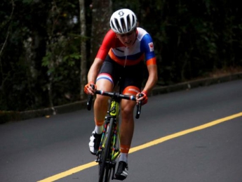 Олимпиада-2016: Велосипедистка из Нидерландов во время скоростной гонки сломала позвоночник (видео)