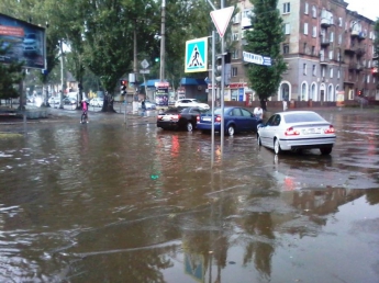 Непогода в Днепропетровской обл.: Обесточены 10 населенных пунктов, Днепр и Кривой Рог затопило (фото)