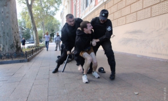 В Одессе полиция задержала четверых человек, пытающихся сорвать Марш равенства (фото, видео)