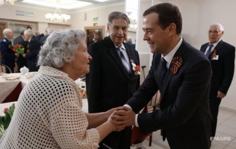 Медведев предупреждал. РФ отказалась от индексации пенсий