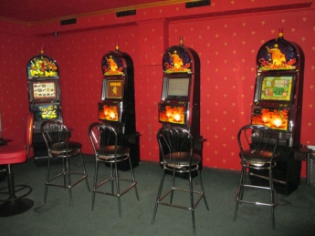 В Нацполиции рассказали, почему рейд нагрянул только в два зала с игровыми автоматами
