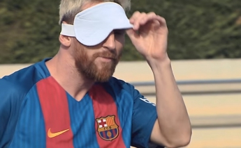 Месси с повязкой на глазах забил гол слепым футболистам сборной Испании (видео)