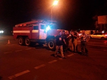 В центре Запорожья от удара с пожарной машиной перевернулся микроавтобус (Фото)