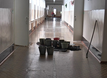Потоп в одной из городских школ (фото)