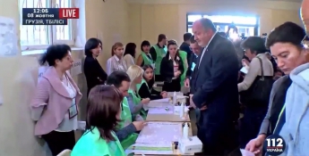 В Грузии на парламентских выборах проголосовало уже около 10% избирателей (видео)
