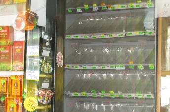 В Бердянске дефицит сигарет. В ларьках и магазинах пустые полки (фото)