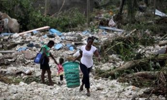 На Гаити ураган "Мэттью" смыл целые города; ООН просит 120 млн долл. на помощь (фото)