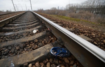 Поезд протащил тело ребёнка по рельсам несколько метров