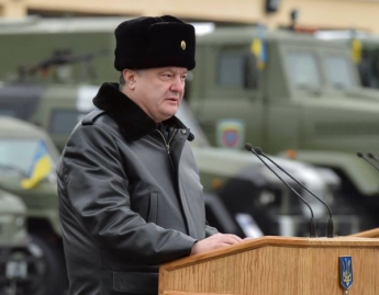 С октября украинская армия становится контрактной и добровольческой, - Порошенко