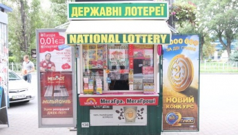 В Запорожье люди в масках громят "лотереи"