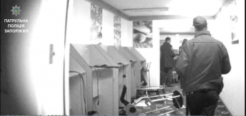 Самооборона продолжает громить залы игровых автоматов (фото)