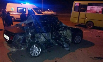 Три человека погибли, 7 пострадали в ДТП с маршруткой в Харькове (фото)