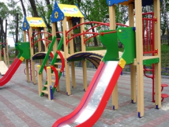 В каких дворах планируется установить детские площадки. Список