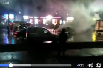 В Запорожье сгорел автомобиль (видео)
