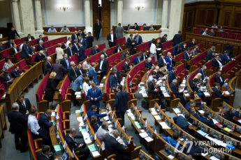 Депутаты Рады получили 2,4 млн гривен надбавок в октябре