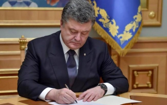 Порошенко подписал закон о трудоустройстве выпускников ВУЗов