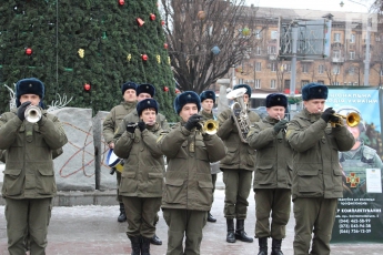 Военный оркестр устроил флешмоб в центре Запорожья (фото)