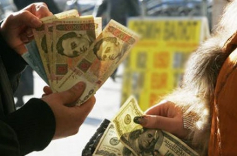 Украинцев ждет резкий скачок доллара: когда и почему «падет» гривня