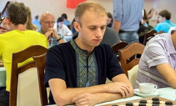 Экс-чемпиона по шашкам отстранили за вышиванку и слова о Путине